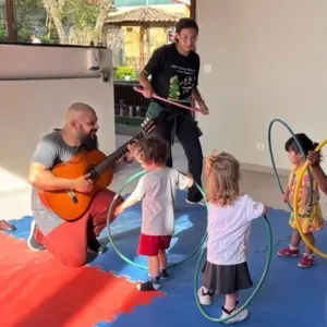 Música Período Integral - Casinha Pequenina